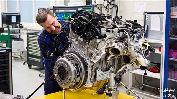 經典與傳承的巔峰之作 寶馬3.0 CSL限量手工量產，詮釋機械藝術的當代價值