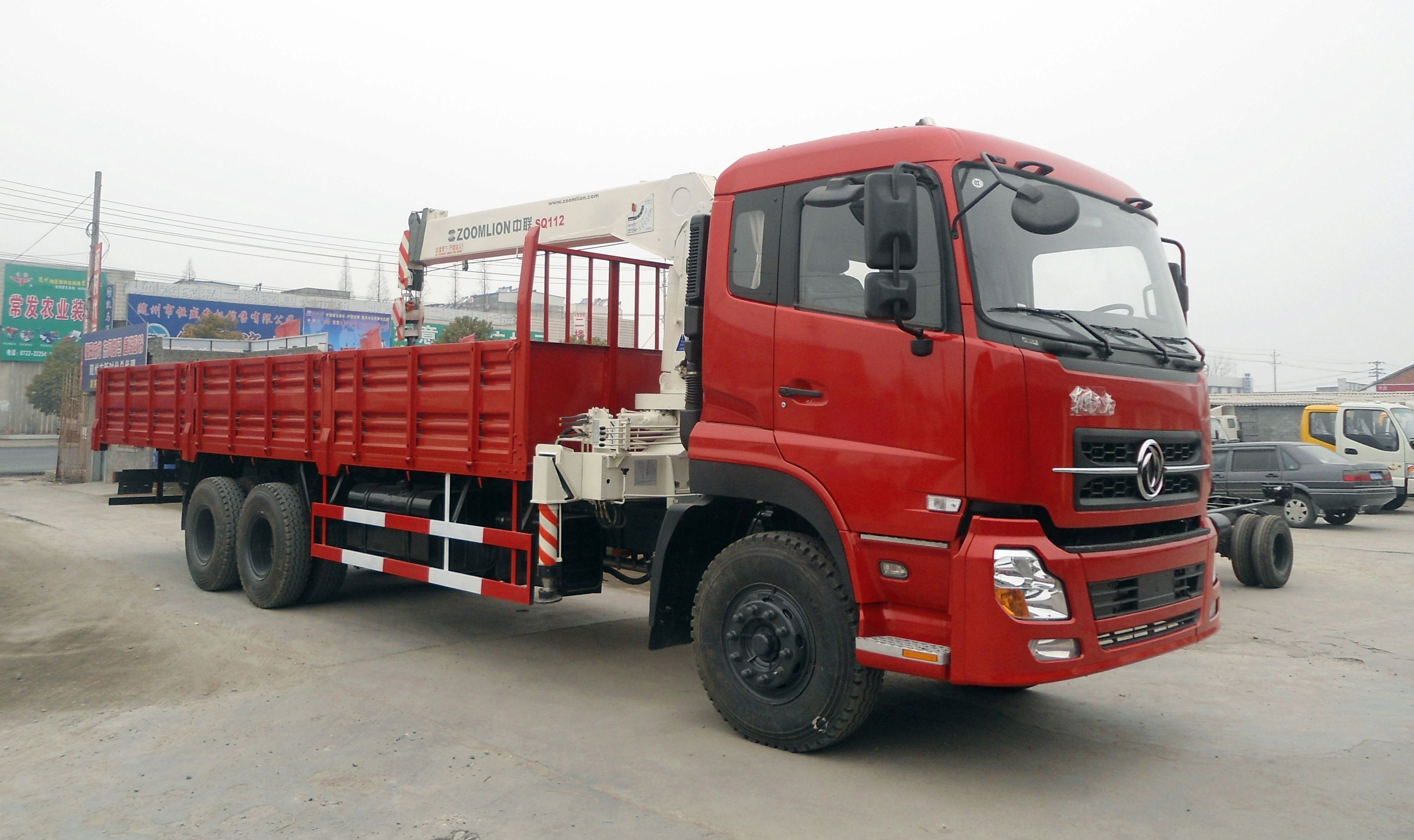 東風(fēng)天龍后雙橋12噸吊機(jī)價(jià)格解析與新能源汽車研發(fā)趨勢(shì)探討